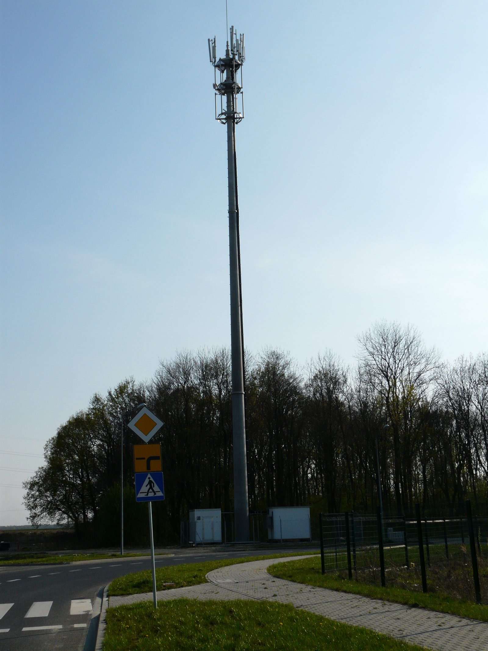 Maszt kratowy 5G — Biskupice, Polska