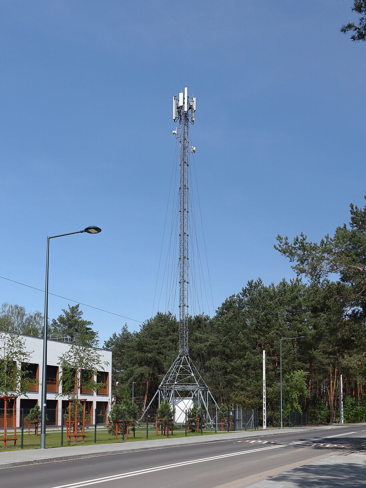 Stacja bazowa 5G Warszawa 2024
